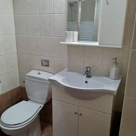 - Sleeps 5 - Parking - Private Terrace