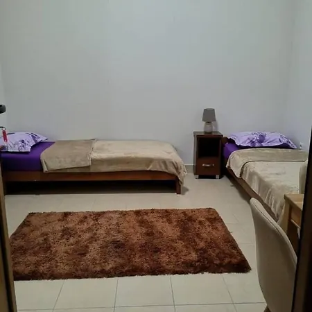- Sleeps 5 - Parking - Private Terrace