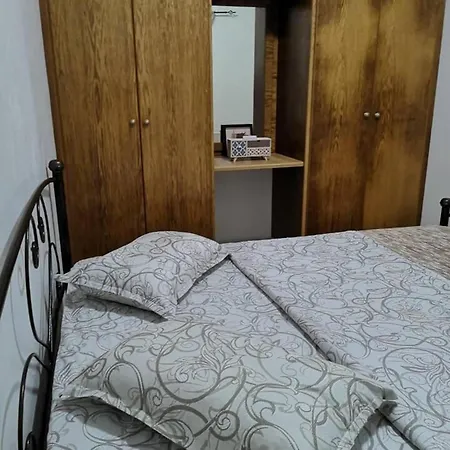 - Sleeps 5 - Parking - Private Terrace *