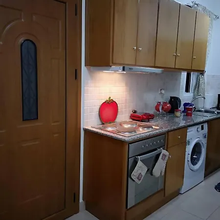 - Sleeps 5 - Parking - Private Terrace Apartmán *