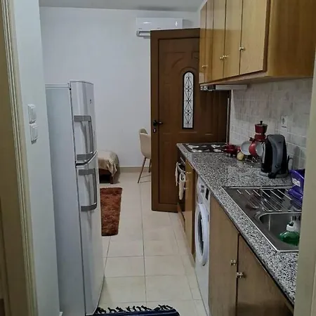 - Sleeps 5 - Parking - Private Terrace Apartman *